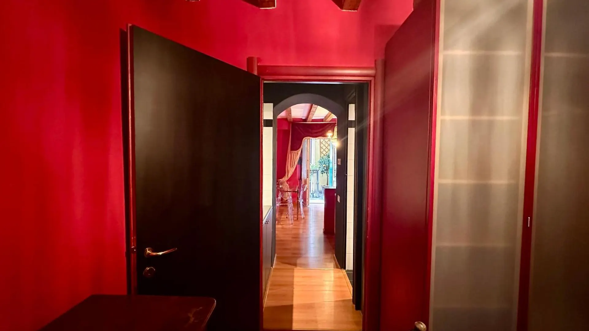 La Vie En Rouge - Porta Venezia Milano Apartment