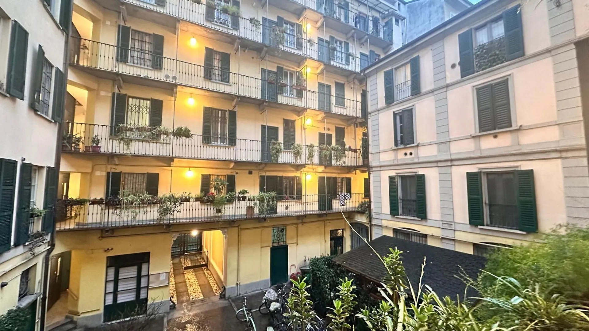 La Vie En Rouge - Porta Venezia Milano Apartment