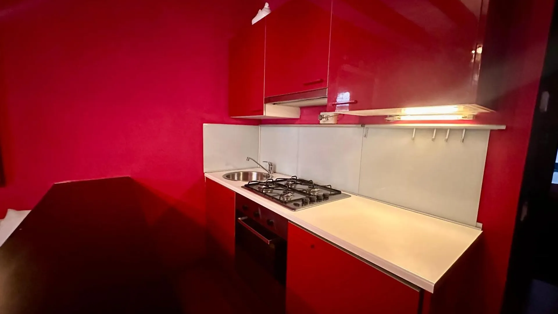 La Vie En Rouge - Porta Venezia Milano Apartment 0*, Milan Italy
